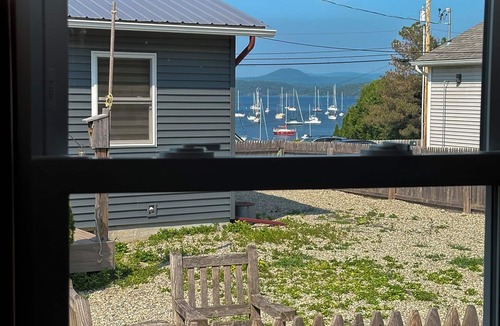 Malletts Bay Cottage | Charming 1-bedroom cottage lake views/access, Malletts Bay Colchester, AC, WiFi