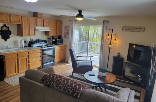 Burley Cottage | Charming 1-bedroom cottage in Gig Harbor perfect for relaxing stays
