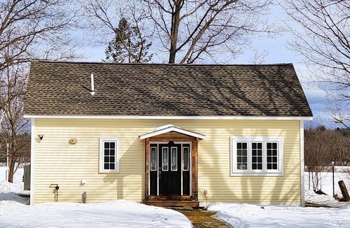 Contoocook Cottage | Charming 1-bedroom cottage in the heart of Contoocook Village