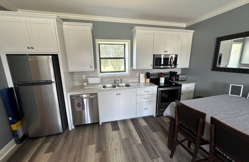 Milton Cottage | Charming 1-bedroom cottage in Ridge/Judice community with central AC/Heating.