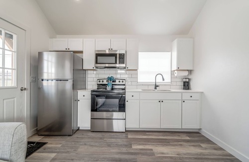 El Reno Cottage | Charming 1-bedroom cottage on historic Rt. 66 on the west side of Yukon.