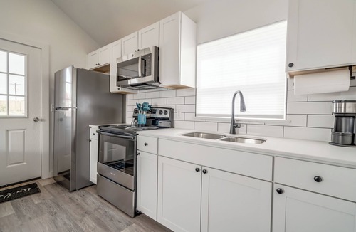El Reno Cottage | Charming 1-bedroom cottage on historic Rt. 66 on the west side of Yukon.