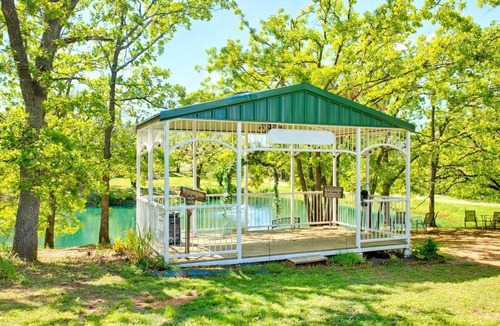 Guthrie Cottage | Charming 1-bedroom cottage in welcoming Guthrie with hot tub and jacuzz, kitchen