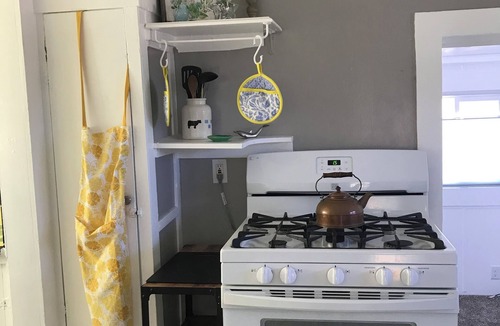 Eureka Cottage | Charming 1-bedroom cottage in Eureka