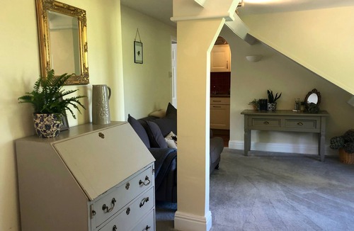 Lydford Apartment | Charming 1 Bedroom Suite in the eaves.