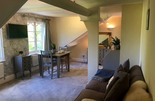 Lydford Apartment | Charming 1 Bedroom Suite in the eaves.