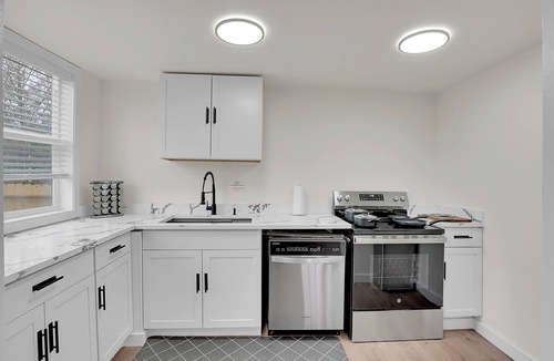League City House | Charming 1 bedroom getaway perfect for relaxation!