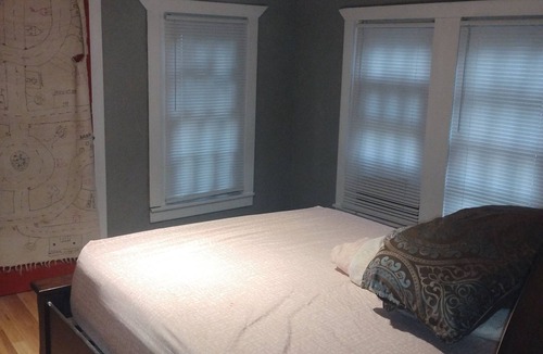 Palestine House | Charming 1-bedroom house in tranquil Palestine with AC/heat