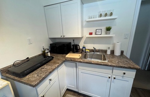 Lakeview House | Charming 1-bedroom home near Lakeview Park & Beach