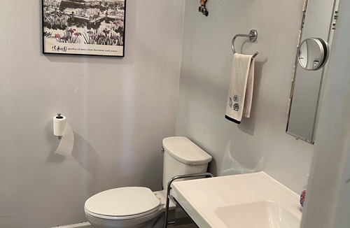 Ladue House | Charming 1-bedroom house in delightful St. Louis with WiFi, AC
