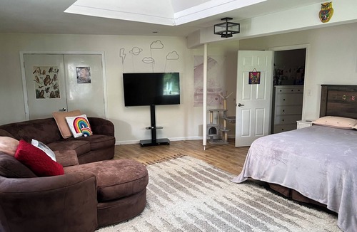 Ladue House | Charming 1-bedroom house in delightful St. Louis with WiFi, AC