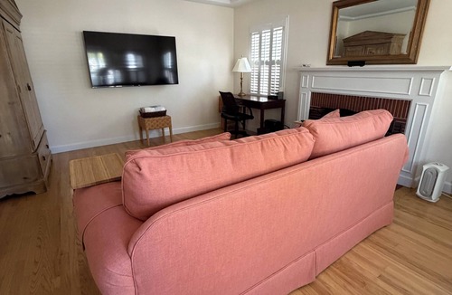 Magnolia Park House | Charming 1-bedroom house in convenient Burbank with AC