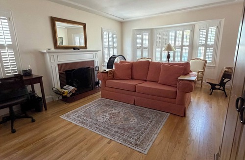Magnolia Park House | Charming 1-bedroom house in convenient Burbank with AC
