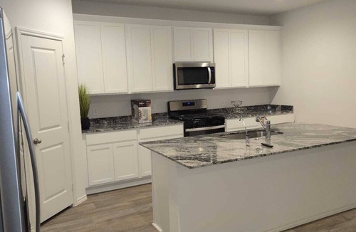 Rosenberg House | Charming 1-bedroom house in pleasant Richmond with WiFi, AC