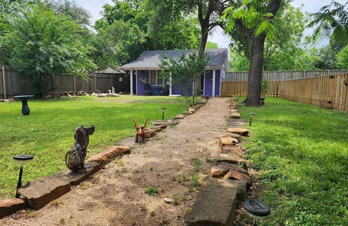 Southland Oaks House | Charming 1-bedroom house with WiFi, AC in lovely South nAustin