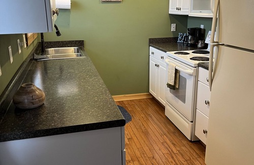 Paris House | Charming 1-bedroom house in Paris, TN.