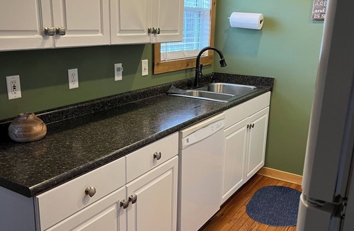 Paris House | Charming 1-bedroom house in Paris, TN.