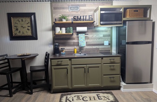 Wheatland House | Charming 1-bedroom house heat AC, WiFi in lovely Tuttle/Bridge Creek Oklahoma