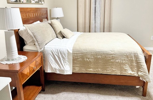 New Castle Other | Charming 1 bedroom in New Castle with parking.