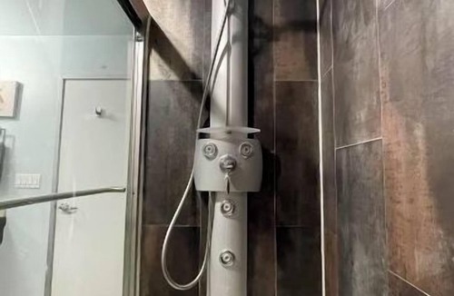 Old Town Chinatown Condo | Charming 1 Bedroom Industrial Loft w/Dedicated Parking