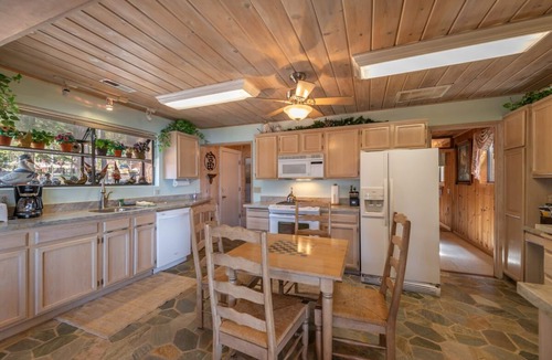 Brockway Cabin | Charming 1 bedroom Lakefront
