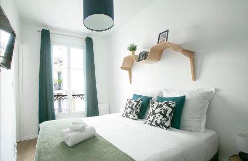 Marais Apartment | Charming 1 Bedroom Marais Hideaway - FB17A