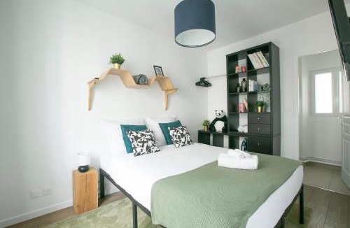 Marais Apartment | Charming 1 Bedroom Marais Hideaway - FB17A