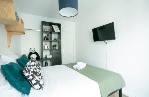 Marais Apartment | Charming 1 Bedroom Marais Hideaway - FB17A
