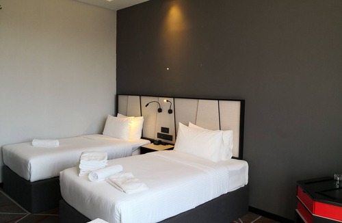 Medan Tuanku Hotel | Charming 1-bedroom hotel with pool