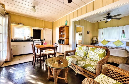 Waimea House | Charming 1-Bedroom Oceanfront Cottage