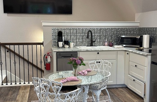 Muenster Apartment | Charming 1-bedroom studio with AC near Blue Ostrich Winery