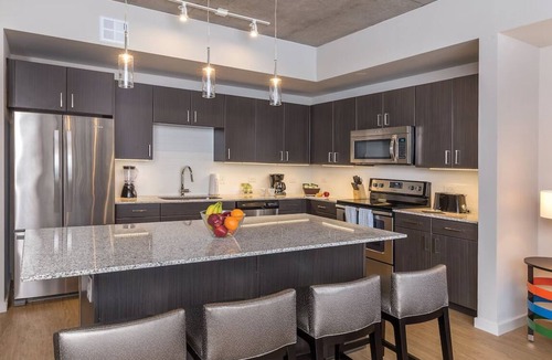 West End Hotel | Charming 1 Bedroom Suite Conveniently Located Downtown Austin!