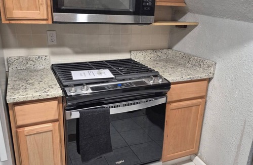 Clayton-Tamm House | Charming 1-bedroom top unit house in Central Dog Town