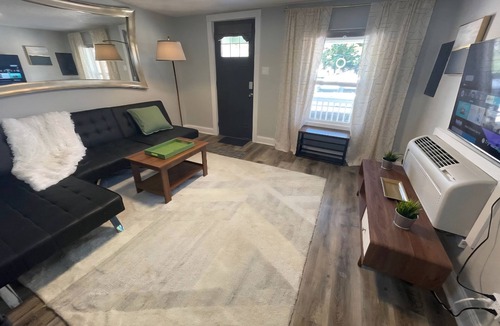 Osceola House | Charming 1-bedroom townhome in Osceola