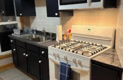 Austin Apartment | Charming 1-bedroom upstairs apartment in Austin with AC