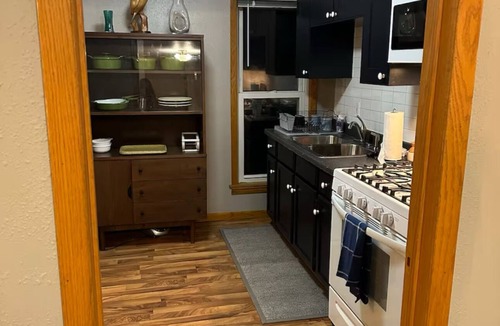 Austin Apartment | Charming 1-bedroom upstairs apartment in Austin with AC