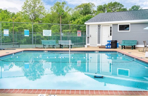 East Windsor Apartment | Charming 1-bedroom apartment with WiFi, AC in brilliant East Windsor