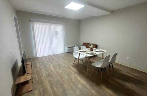 Lake Charles Apartment | Charming 1-bedroom apartment in lovely Lake Charles with AC