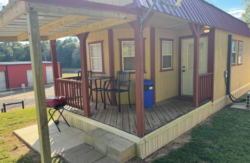 Nacogdoches Cottage | Charming 1-bedroom cottage in Nacogdoches with WiFi, AC, Heat and privacy