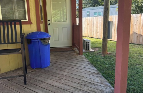 Nacogdoches Cottage | Charming 1-bedroom cottage in Nacogdoches with WiFi, AC, Heat and privacy