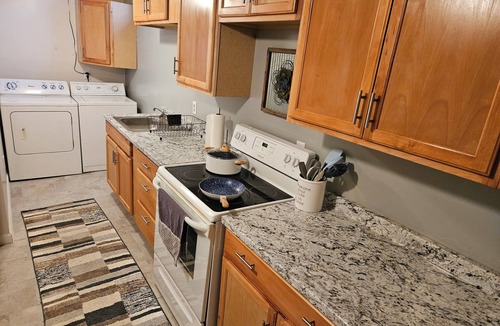 Phillipsburg Apartment | Charming 1-bedroom apartment in delightful Phillipsburg with AC, WiFi