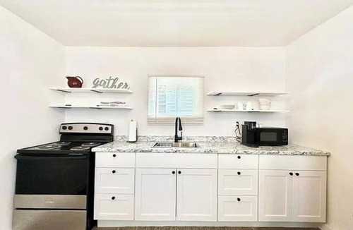 West Plains Apartment | Charming 1-bedroom entire apartment with AC, WiFi in West Plains