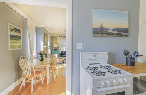 Goose Hollow Condo | Charming 1-BR, Historic Downtown. Free Parking.