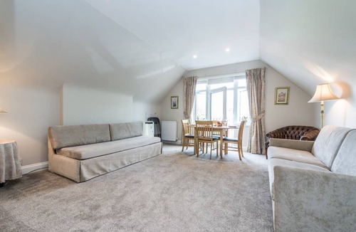 Brondesbury Park Hotel | Charming 1 BR on Willesden Green