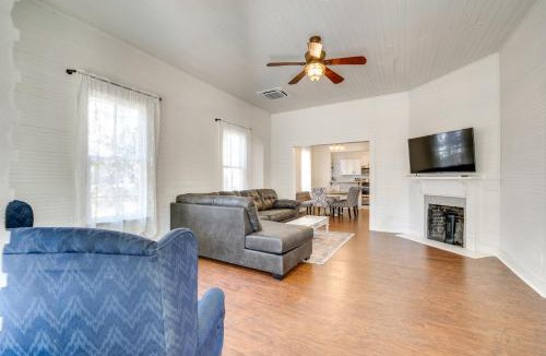 Historic District House | Charming 100-Year-Old Home Less Than 1 Mi to Downtown
