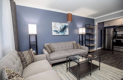 Woodland in Waverly Apartment | Charming 12 South Studio w Pool, Near Melrose, Downtown+Univ. 2 mi, Free Parking