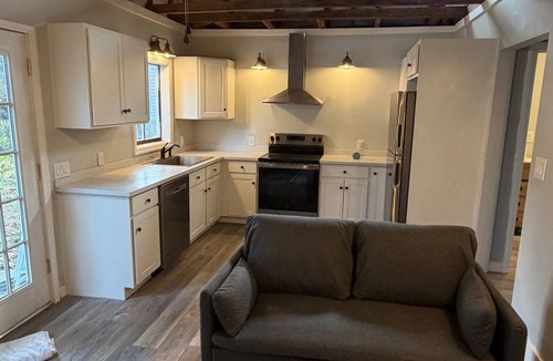 Washington Apartment | Charming 140-Year-Old Carriage House Walk to Downtown
