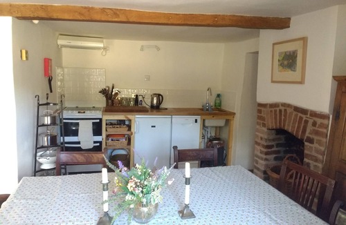 Alton Barnes Cottage | Charming 1660's Cottage.