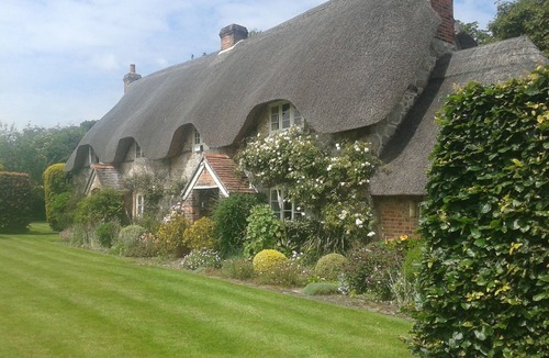 Alton Barnes Cottage | Charming 1660's Cottage.