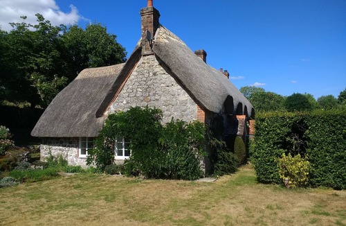 Alton Barnes Cottage | Charming 1660's Cottage.